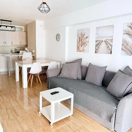 Apartment Comodo En By Bebalmy